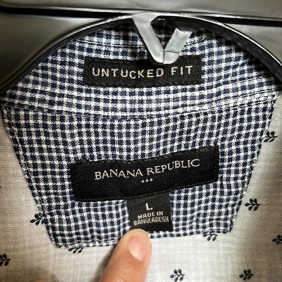 Banana Republic untucked checkered shirt - Picture 3 of 4